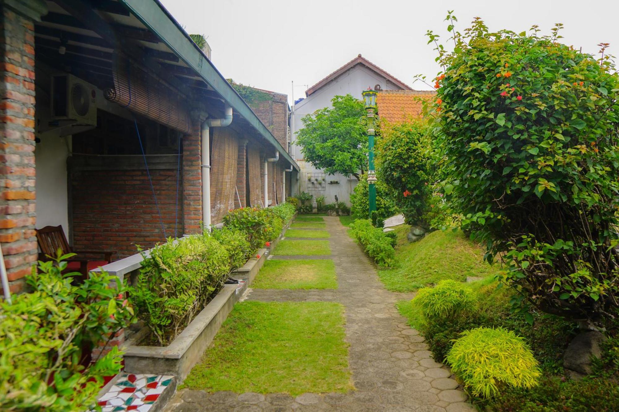 Hotel Tulips Yogyakarta Kültér fotó