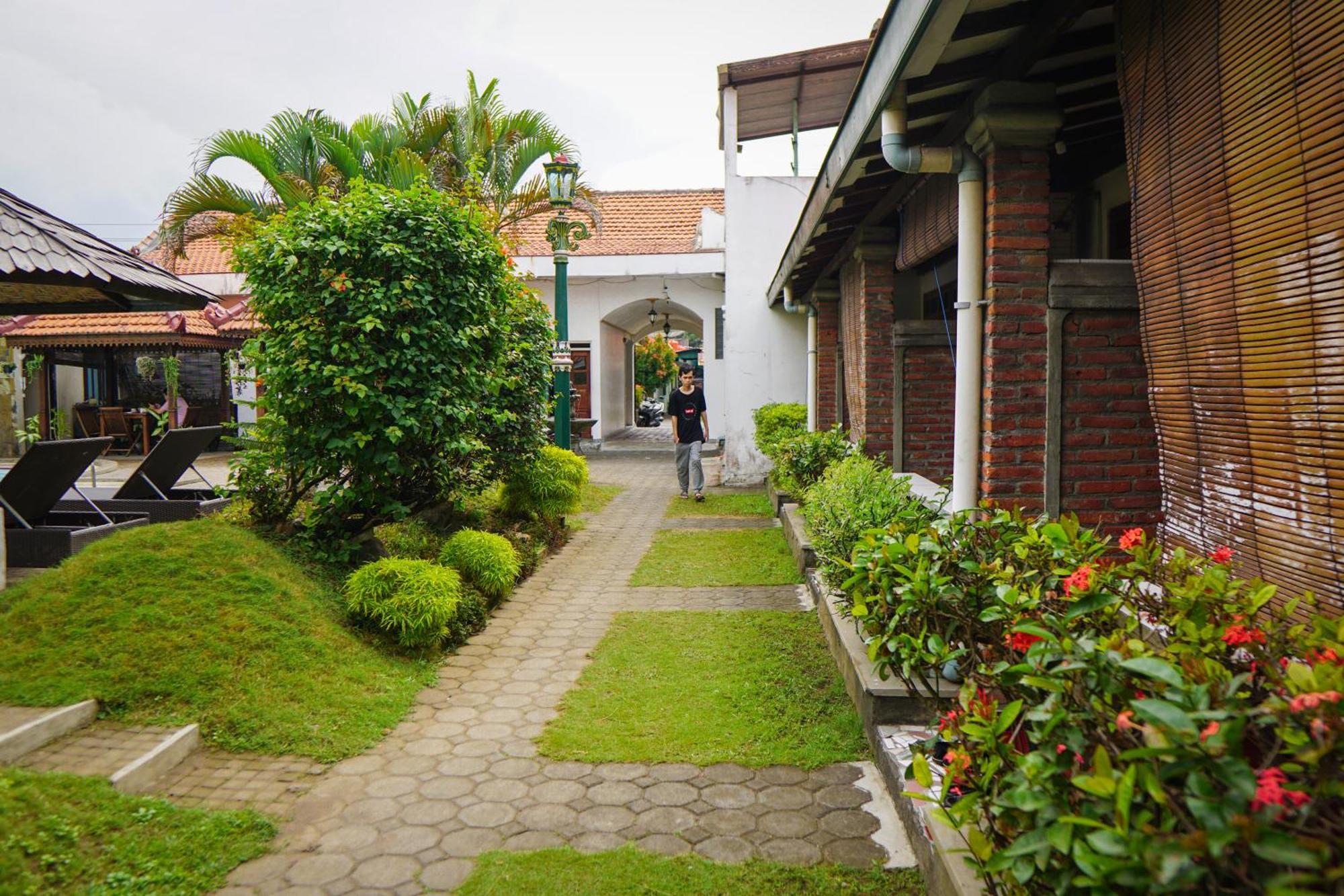 Hotel Tulips Yogyakarta Kültér fotó