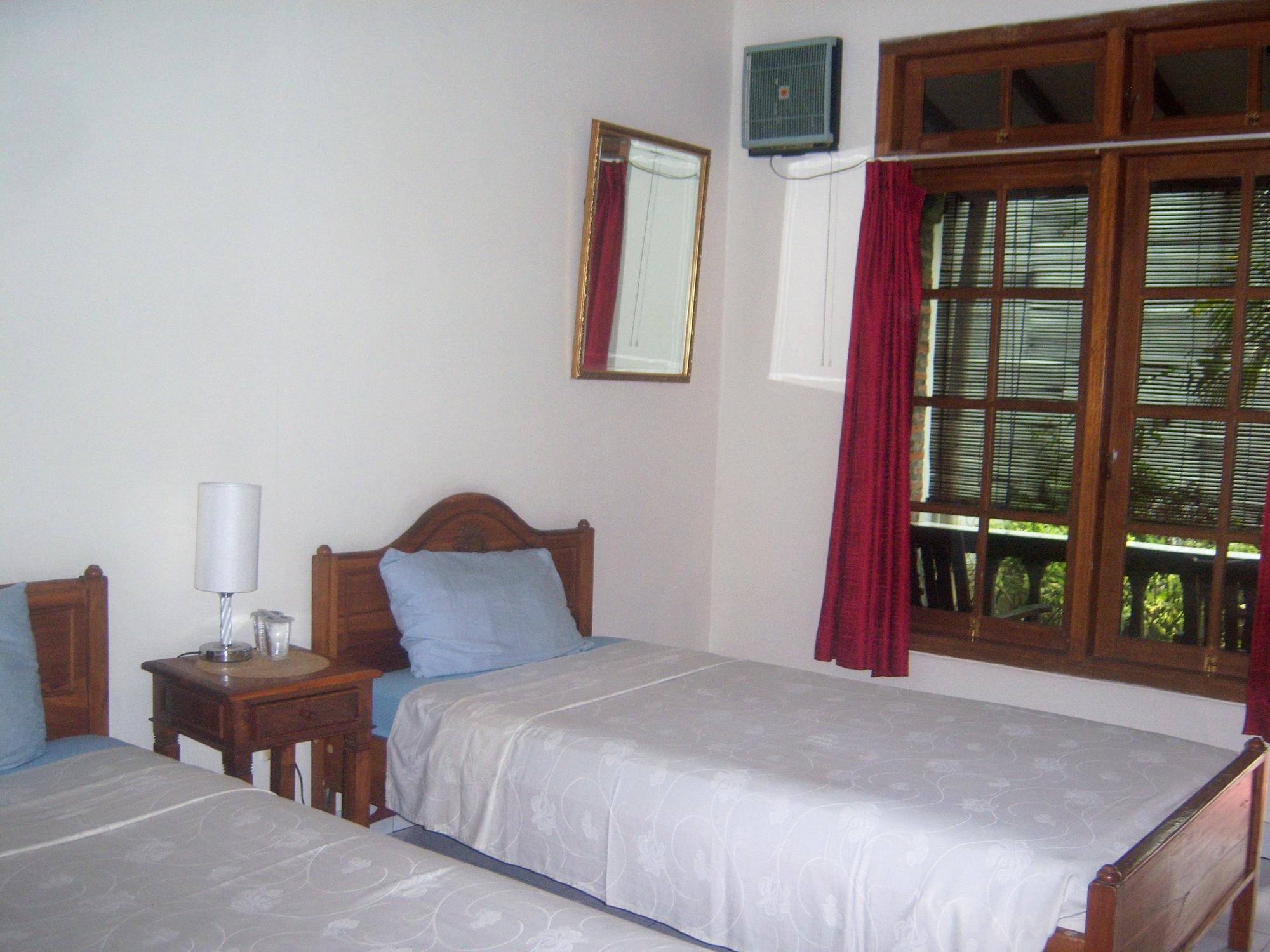 Hotel Tulips Yogyakarta Kültér fotó